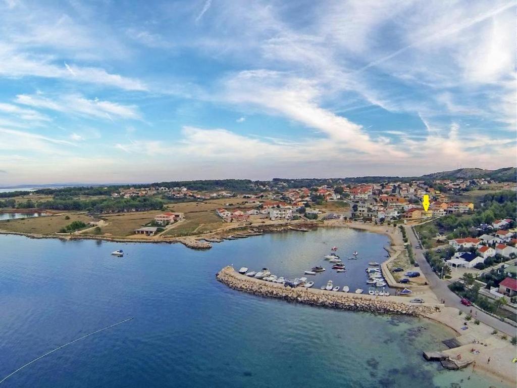 Elia Apartment Vir Bagian luar foto